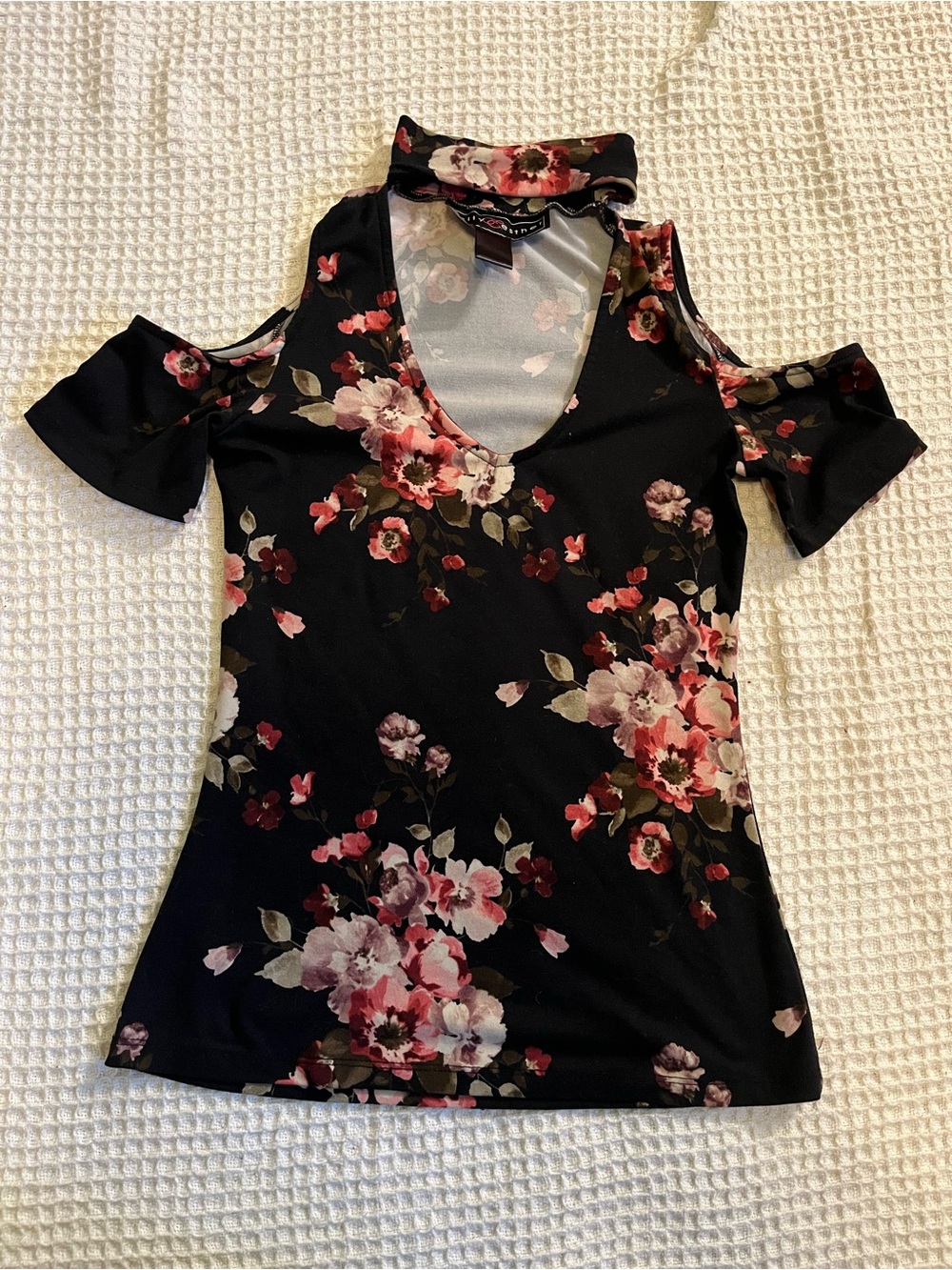 Polly & Esther Black Floral Cold-Shoulder Mock V-Neck Top